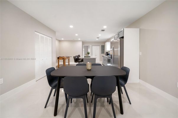 Dining room, Interior, Kitchen, Recessed Lighting, Stainless Steel Appliances