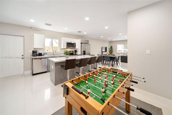 Dining room, Interior, Kitchen, Recessed Lighting, Stainless Steel Appliances