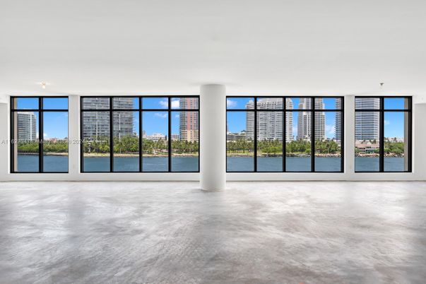 Empty room, Interior, Water