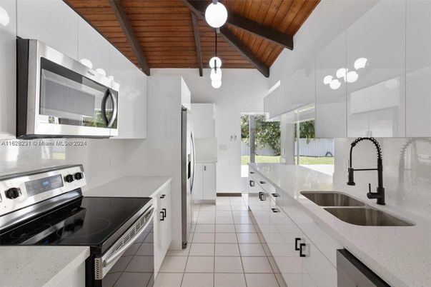 Interior, Kitchen, Pendant Lights, Wooden Beams, Wooden Ceilings
