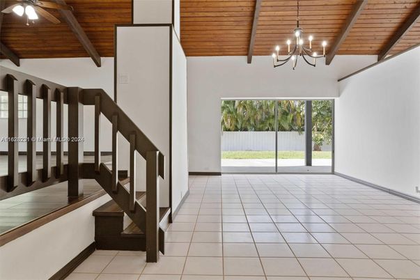 Chandelier, Empty room, Interior, Wooden Beams, Wooden Ceilings