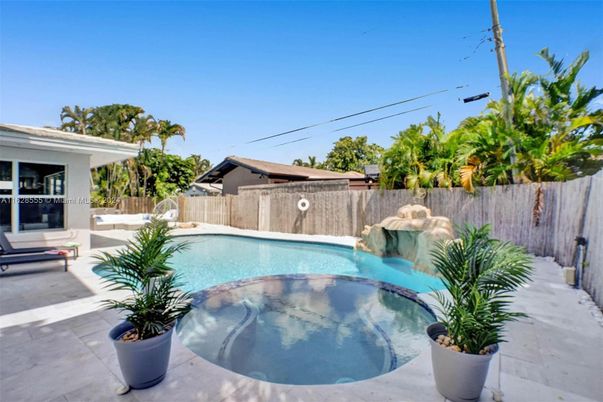 Exterior, Pool