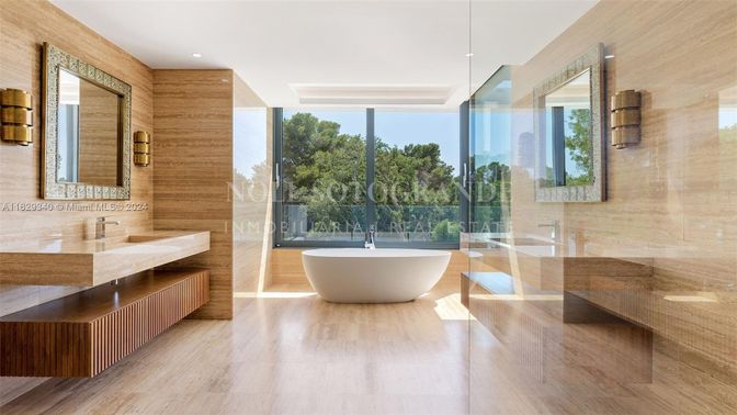 Bathroom, Dual Sink Vanities, Free Standing Baths, Glass Shower, Interior, Recessed Lighting