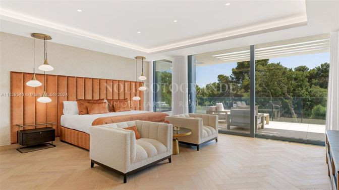 Bedroom, Interior, Living room, Pendant Lights, Recessed Lighting, Wood Texture Flooring