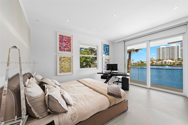 Bedroom, Home Office, Interior, Recessed Lighting, Water