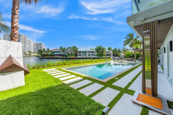 Exterior, Pool, Water