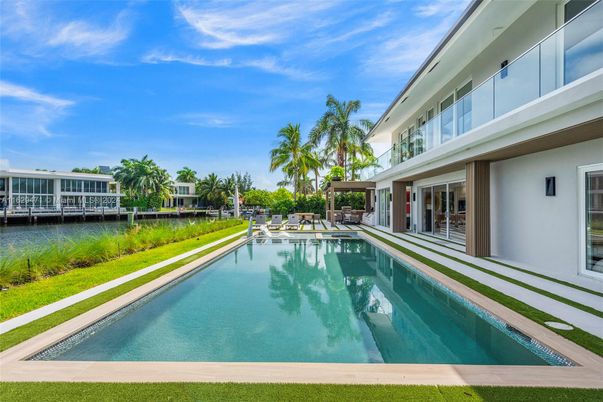 Exterior, Pool, Water