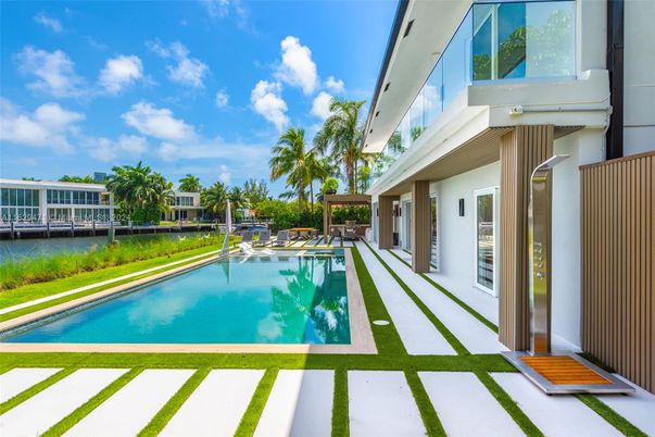 Exterior, Pool, Water