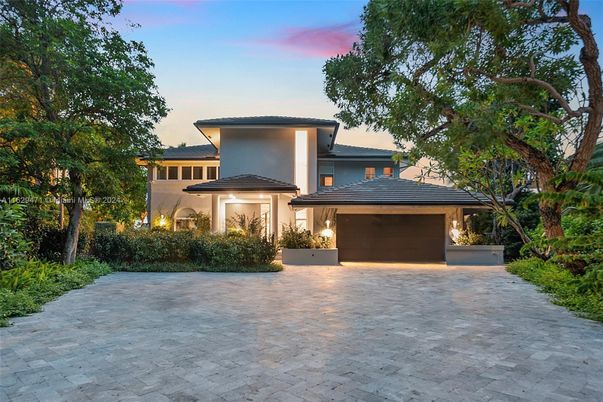 Attached, Backyard, Exterior, Facade, Modern