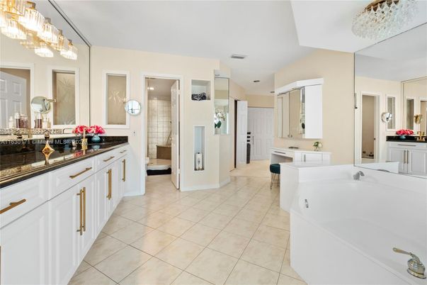 Bathroom, Dual Sink Vanities, Interior