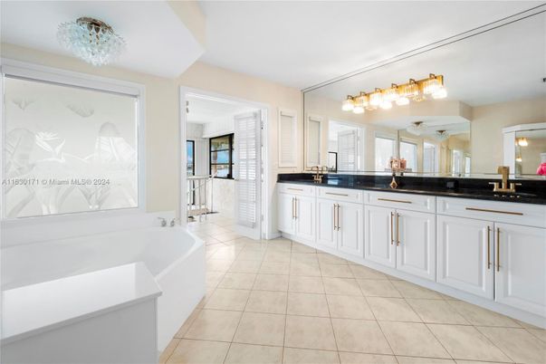 Bathroom, Dual Sink Vanities, Interior