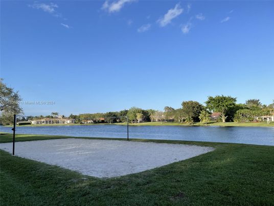 Exterior, Lake