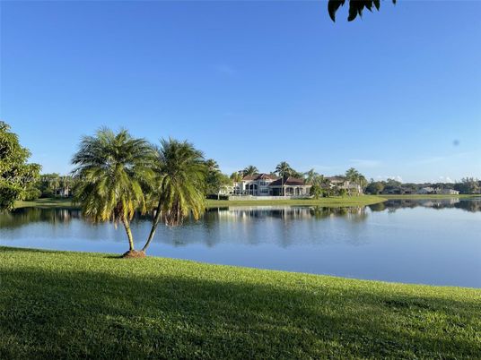Exterior, Lake