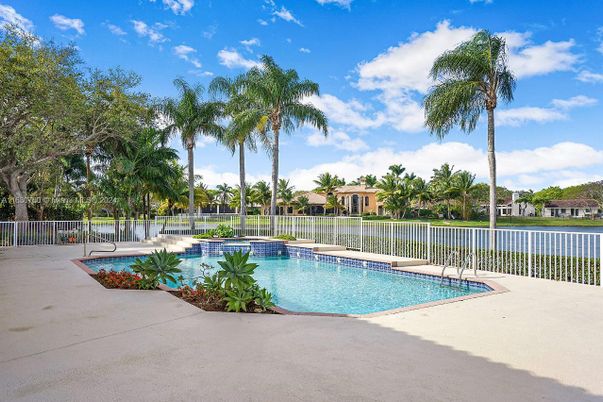 Exterior, Lake, Pool