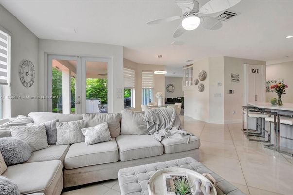 Dining room, Interior, Living room, Pendant Lights, Recessed Lighting