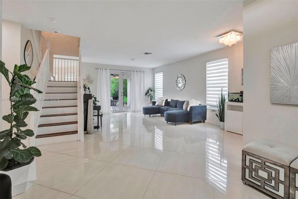 Chandelier, Interior, Living room