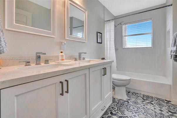 Bathroom, Dual Sink Vanities, Interior