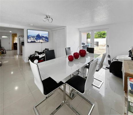Dining room, Interior, Recessed Lighting