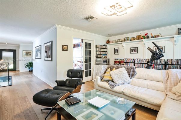 Fitness Equipment, Interior, Living room, Wood Texture Flooring