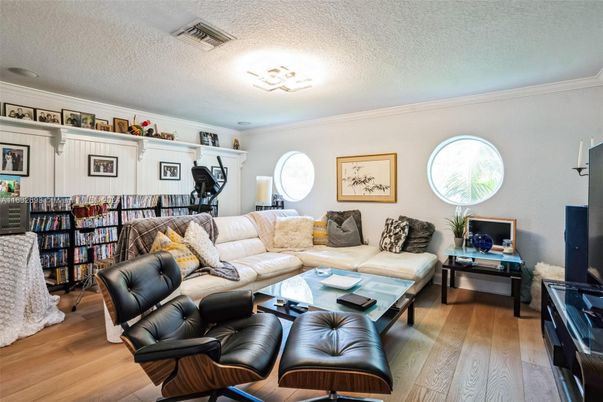 Fitness Equipment, Interior, Living room, Wood Texture Flooring