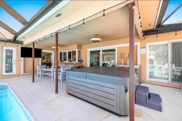 Exterior, Hot Tub, Pool, Sun Room