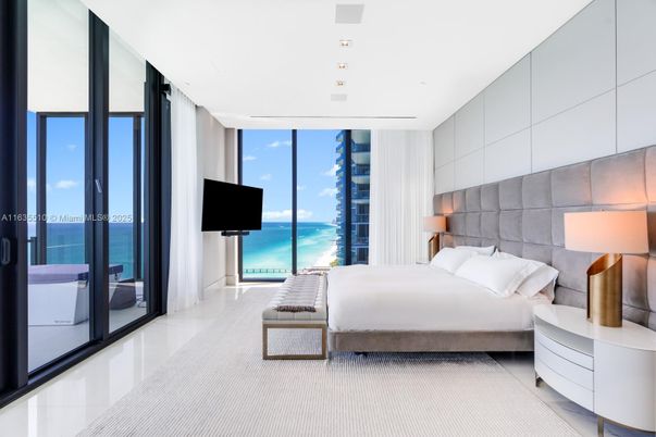 Bedroom, Interior, Recessed Lighting, Water