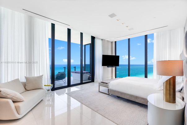 Bedroom, Interior, Recessed Lighting, Water
