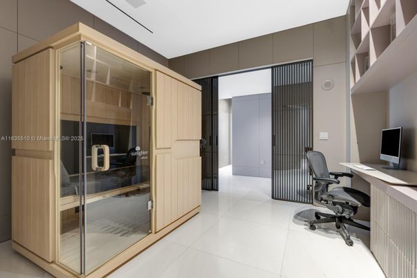Home Office, Interior