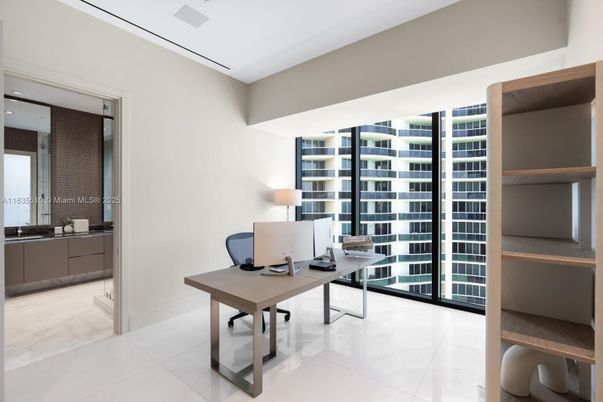 Home Office, Interior
