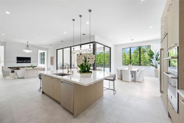 Chandelier, Dining room, Interior, Kitchen, Living room, Pendant Lights, Recessed Lighting