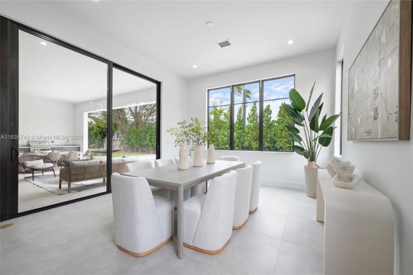 Dining room, Interior, Living room, Recessed Lighting