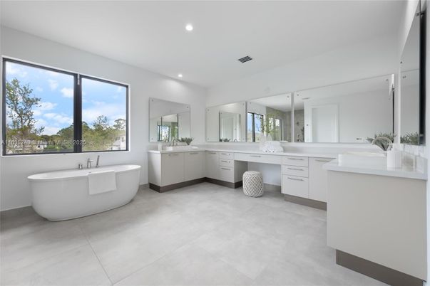 Bathroom, Dual Sink Vanities, Free Standing Baths, Interior, Recessed Lighting