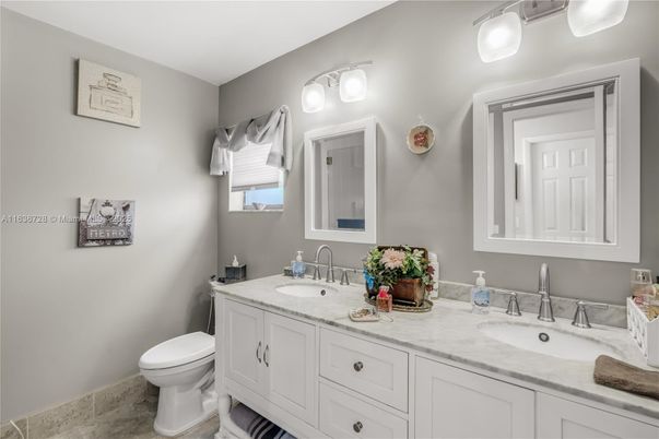 Bathroom, Dual Sink Vanities, Interior