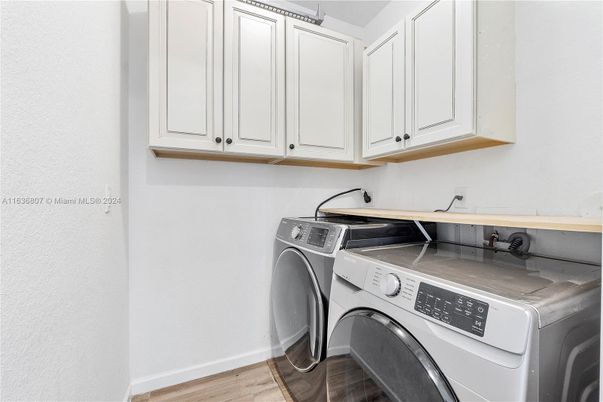 Interior, Washer, Wood Texture Flooring