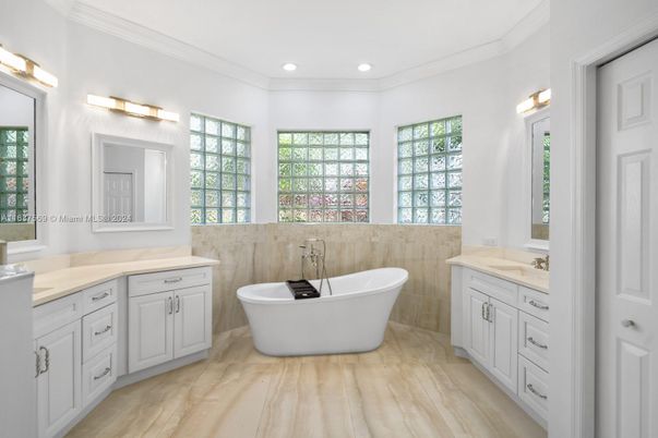 Bathroom, Dual Sink Vanities, Free Standing Baths, Interior, Recessed Lighting, Wood Texture Flooring