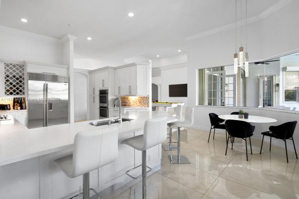 Dining room, Interior, Kitchen, Pendant Lights, Recessed Lighting, Stainless Steel Appliances