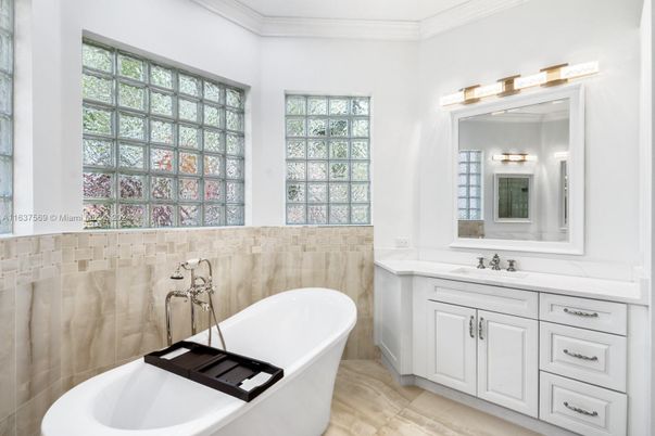 Bathroom, Dual Sink Vanities, Free Standing Baths, Interior