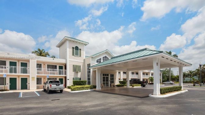 Exterior, Facade, Condo Building