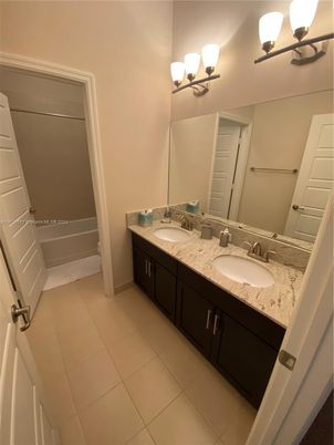 Bathroom, Dual Sink Vanities, Interior