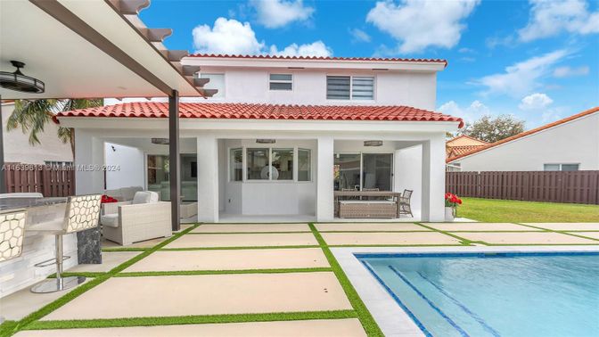 Exterior, Pool