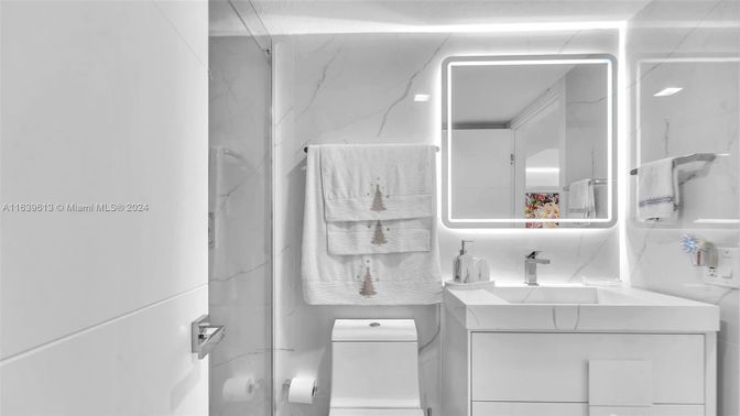 Bathroom, Interior, Marble Walls