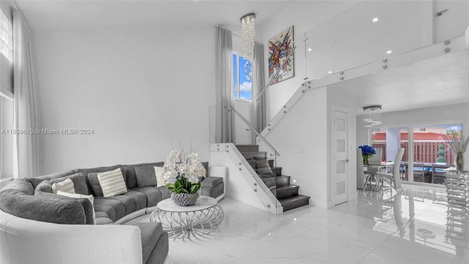 Chandelier, Dining room, Interior, Living room, Marble, Recessed Lighting