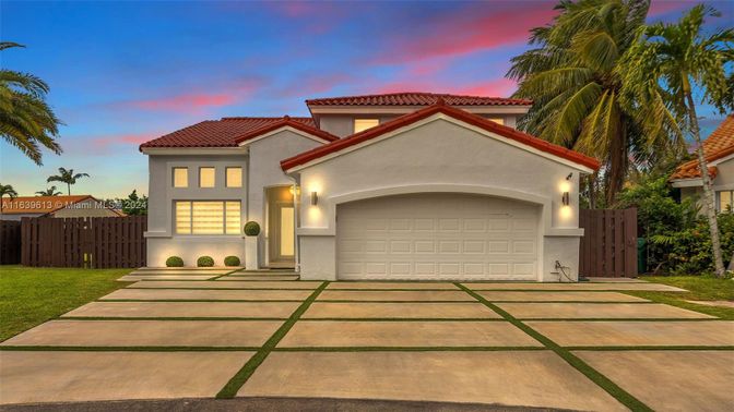Attached, Exterior, Facade, Mediterranean