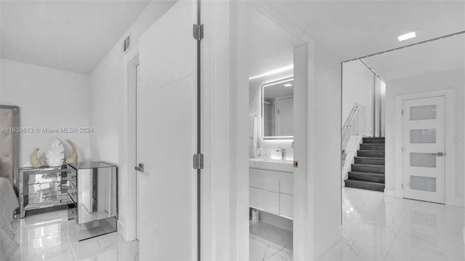 Bathroom, Interior, Marble, Recessed Lighting