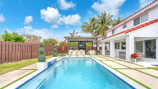 Exterior, Pool