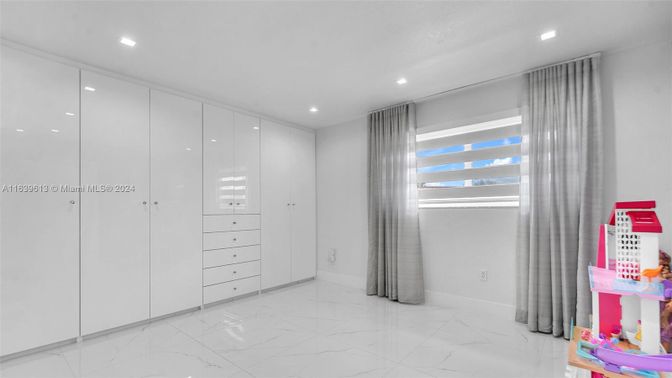 Interior, Marble, Recessed Lighting