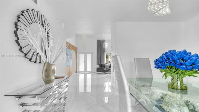Dining room, Interior