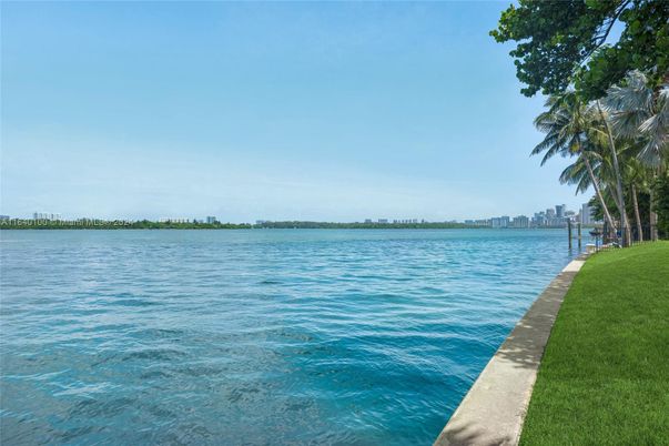 Exterior, Lake