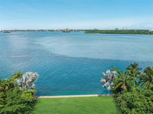 Exterior, Lake