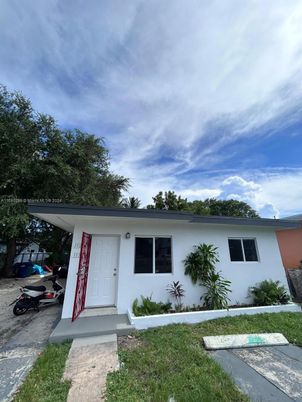 Exterior, Facade, Ranch